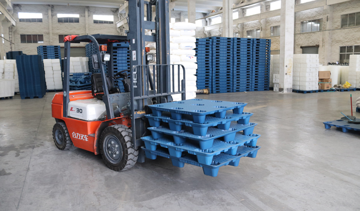 復(fù)聯(lián)4的英雄們維護宇宙和平，塑料托盤守護您